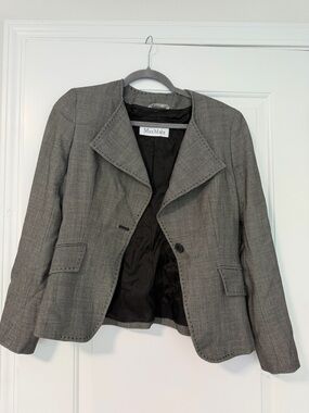 MaxMara Gray Tailored Blazer with Notched Collar